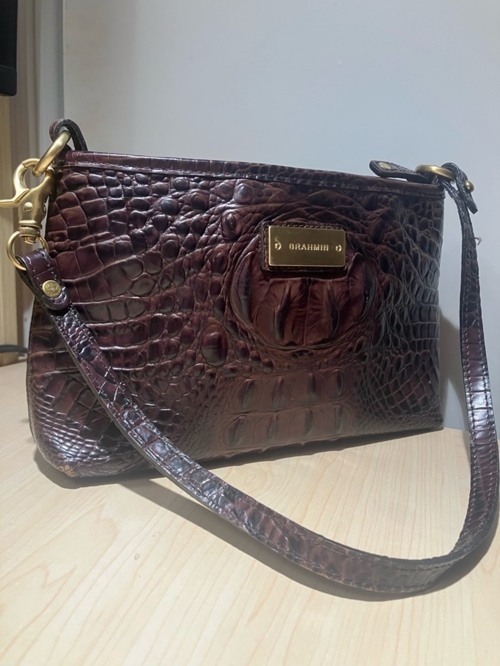 Small brown Brahmin shoulder purse converts to wristlet brass hardware GUC